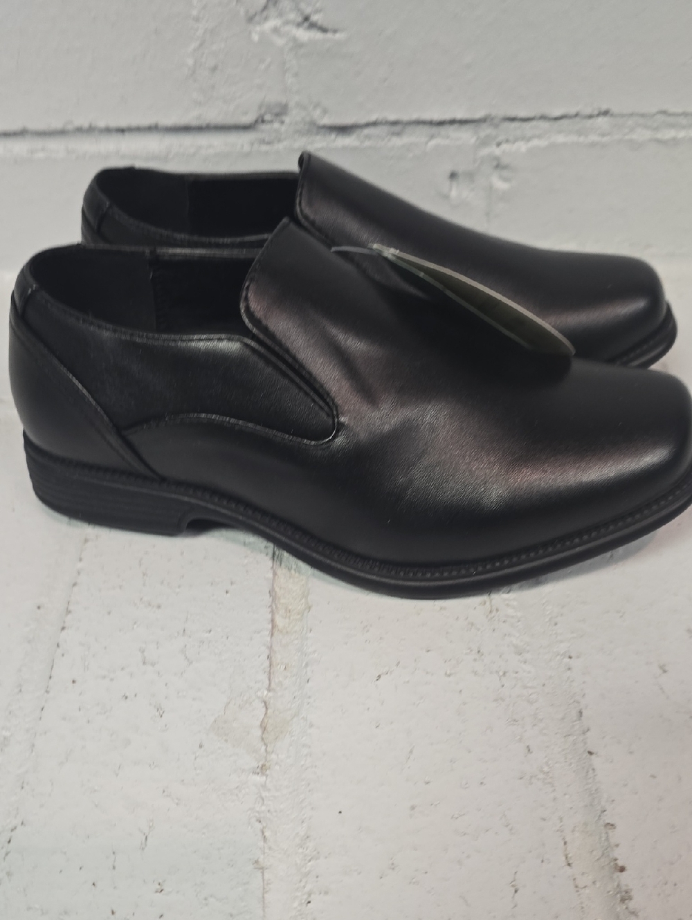 Perry Ellis Black Slip-On Boys Dress Loafers.  Size 2W. NWT.